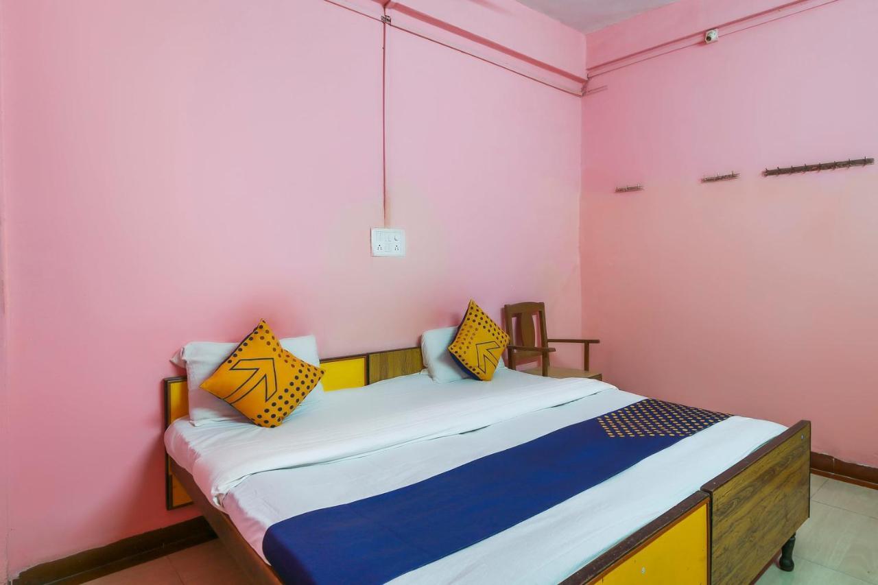 Spot On 67211 Hotel Gokul Daman Extérieur photo