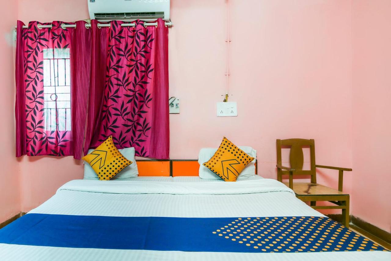 Spot On 67211 Hotel Gokul Daman Extérieur photo