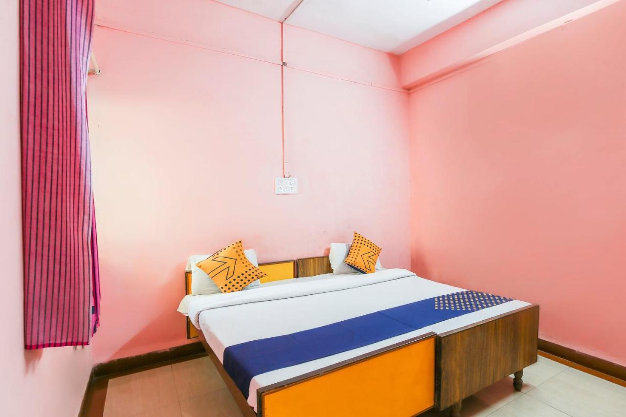 Spot On 67211 Hotel Gokul Daman Extérieur photo