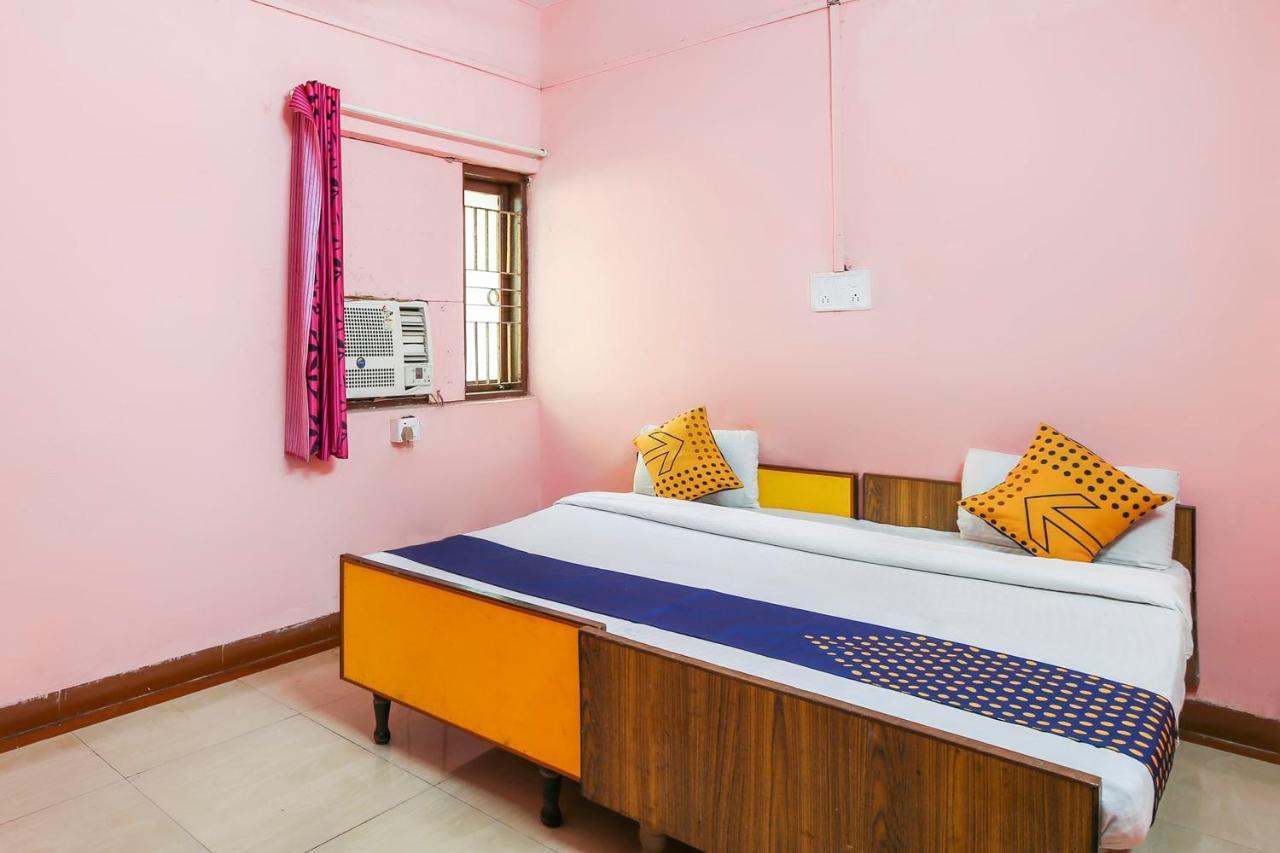 Spot On 67211 Hotel Gokul Daman Extérieur photo