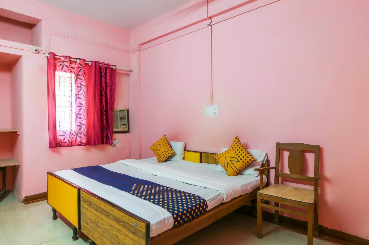 Spot On 67211 Hotel Gokul Daman Extérieur photo