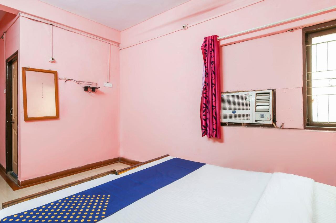 Spot On 67211 Hotel Gokul Daman Extérieur photo